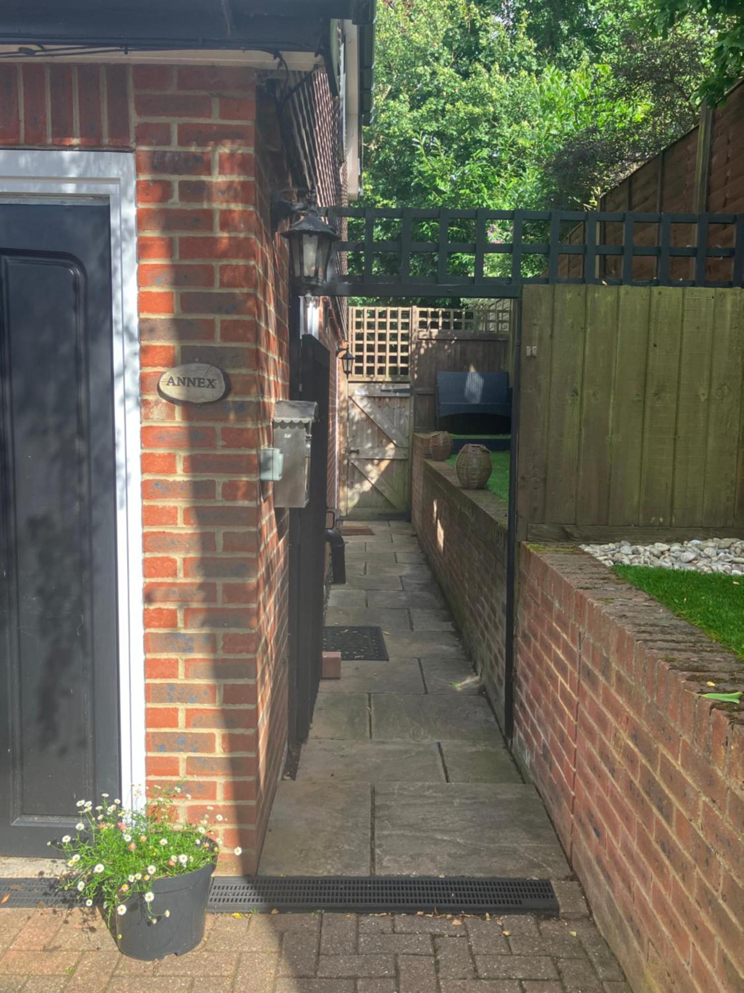 Ferienwohnung The Studio In The Annex Potters Bar Exterior foto